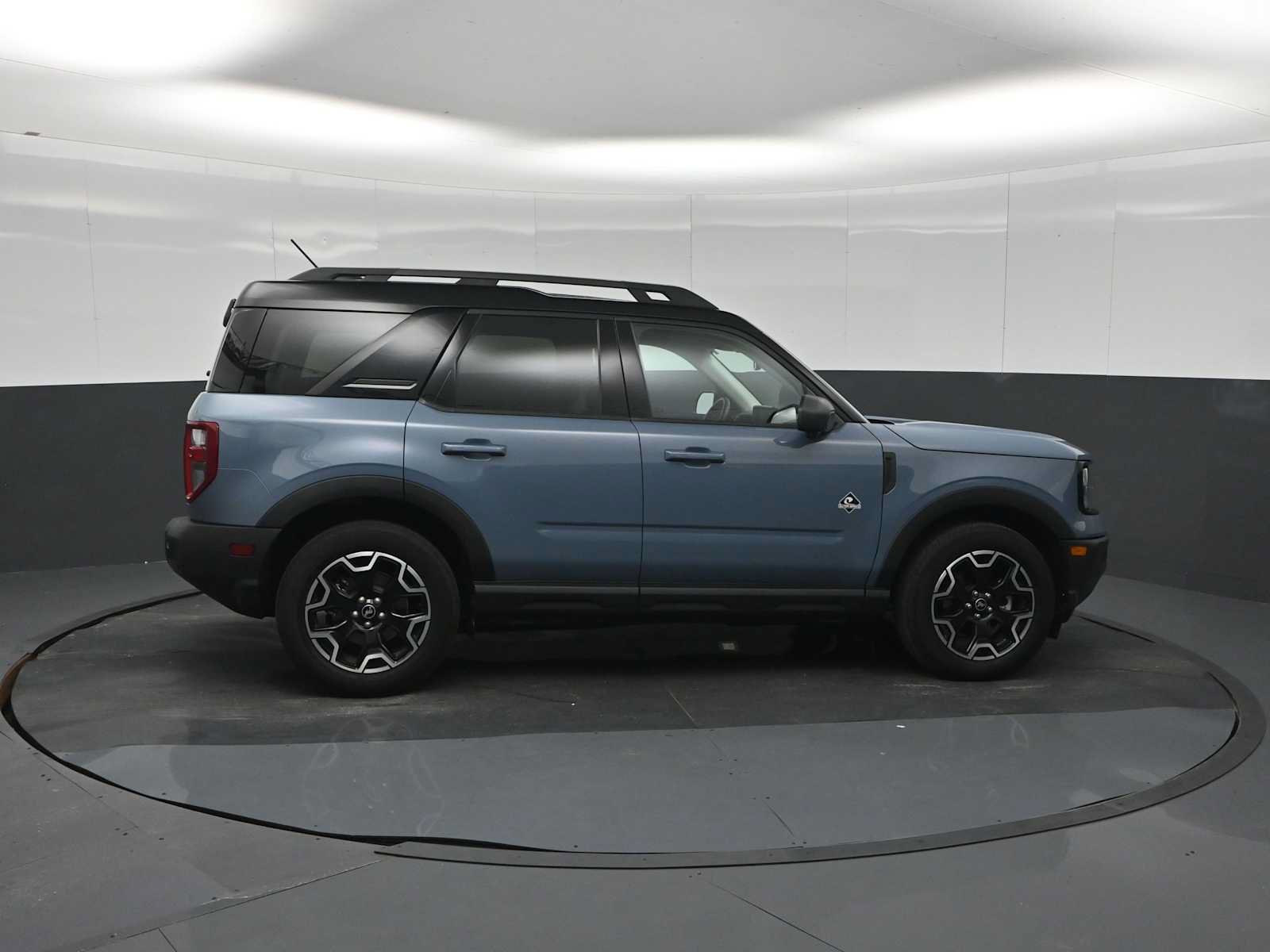 Certified 2025 Ford Bronco Sport Outer Banks w/ Outer Banks Tech Package+ AWD/4WD image 9
