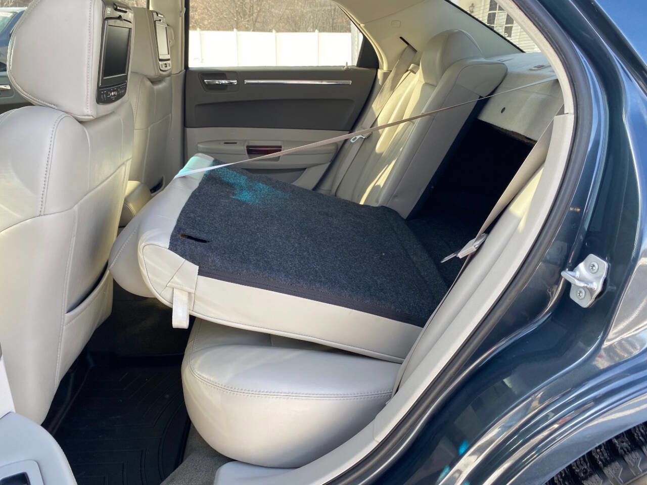 Used 2008 Chrysler 300 C w/ Protection Group II image 30