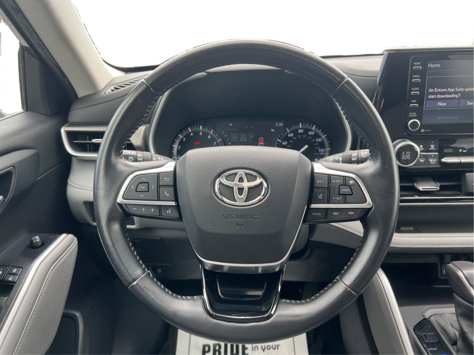 Used 2021 Toyota Highlander XLE AWD/4WD image 17