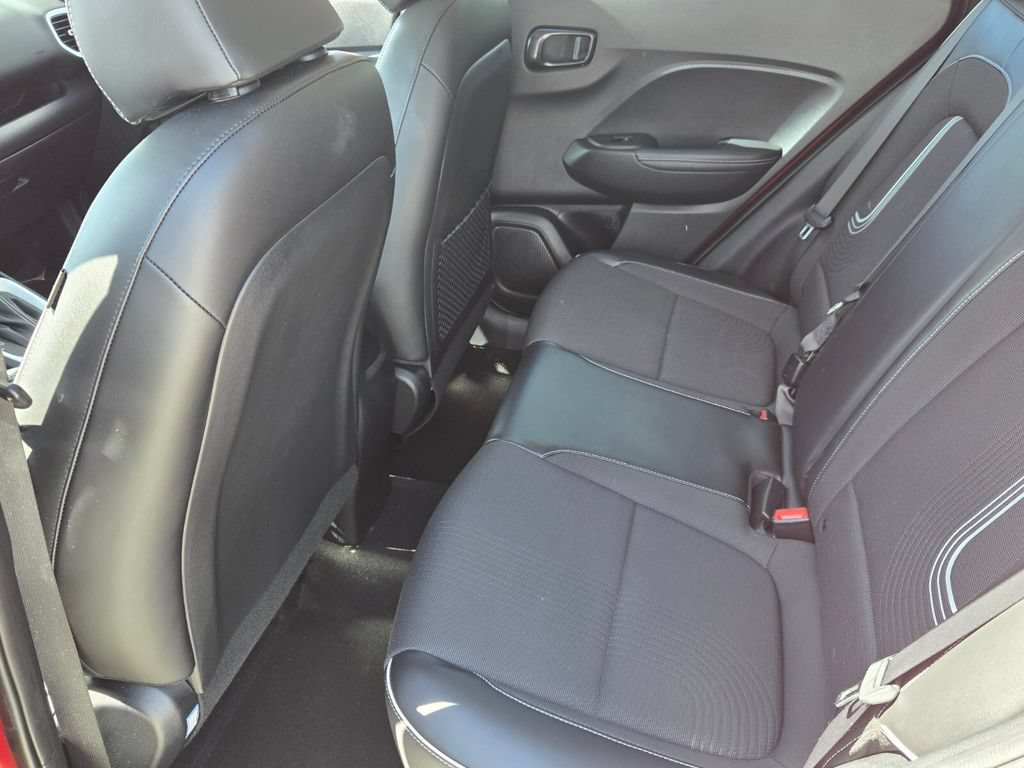 Used 2022 Hyundai Venue Limited w/ Cargo Package FWD image 12