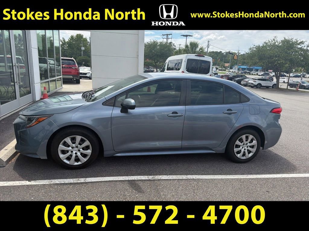 Used 2021 Toyota Corolla LE FWD image 2