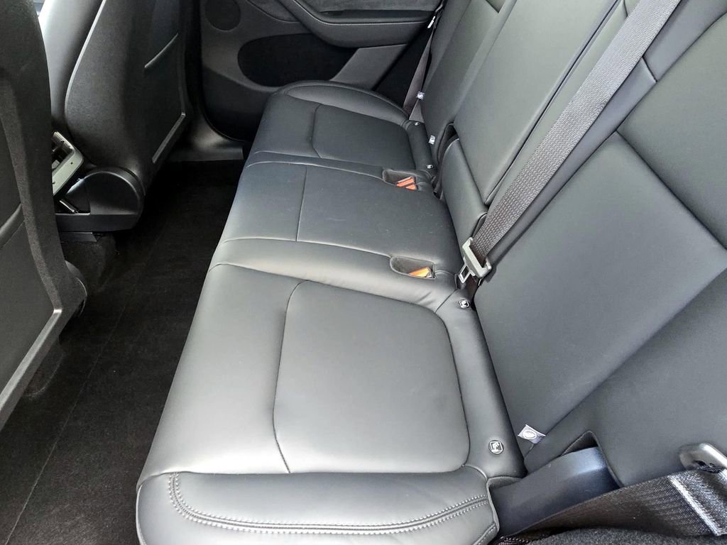 Used 2024 Tesla Model Y Long Range image 29