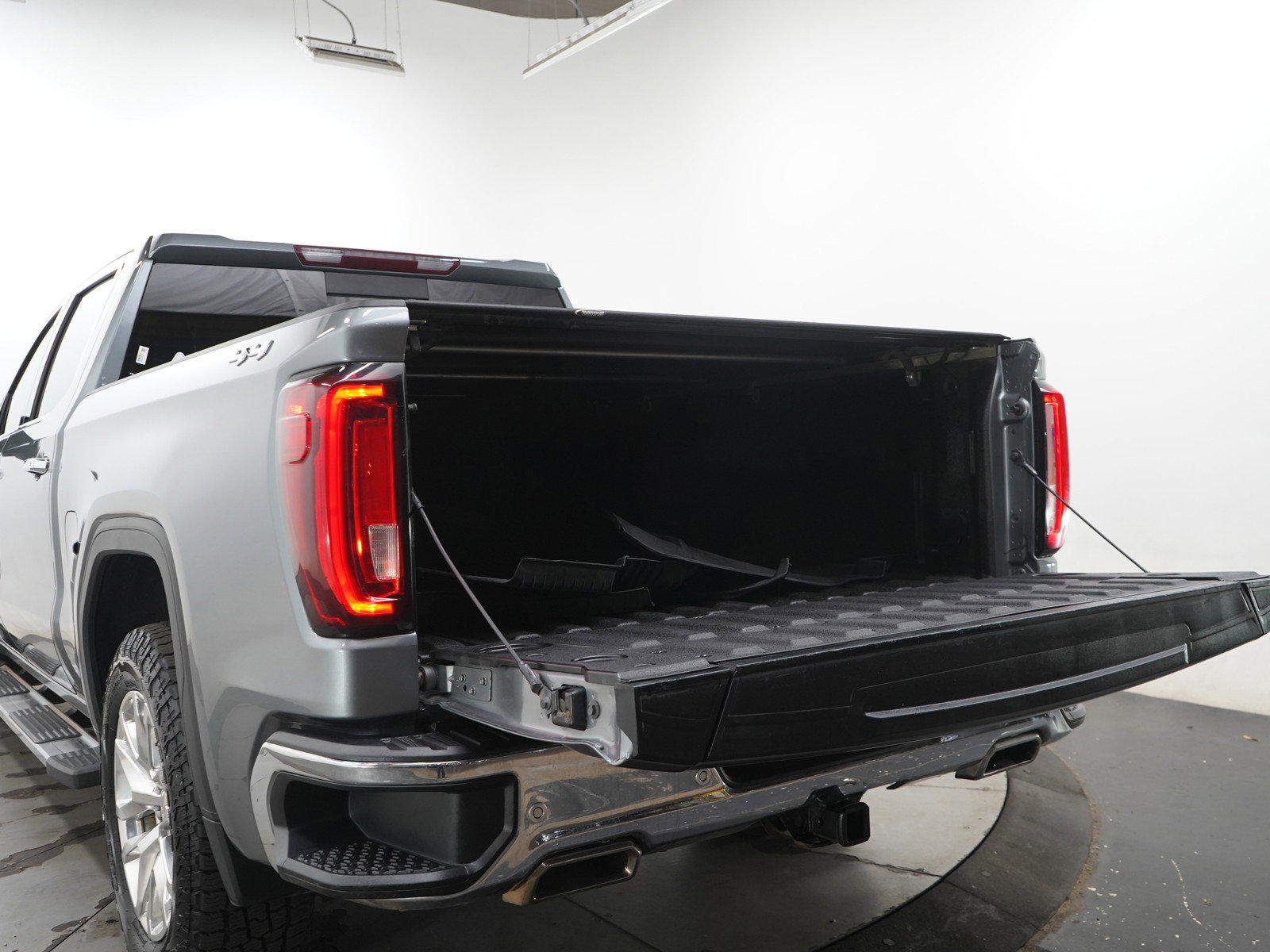 Used 2020 GMC Sierra 1500 SLT w/ SLT Premium Plus Package AWD/4WD image 16