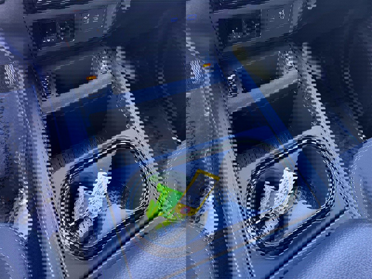 Used 2024 Nissan Titan SV w/ SV Convenience Package image 23