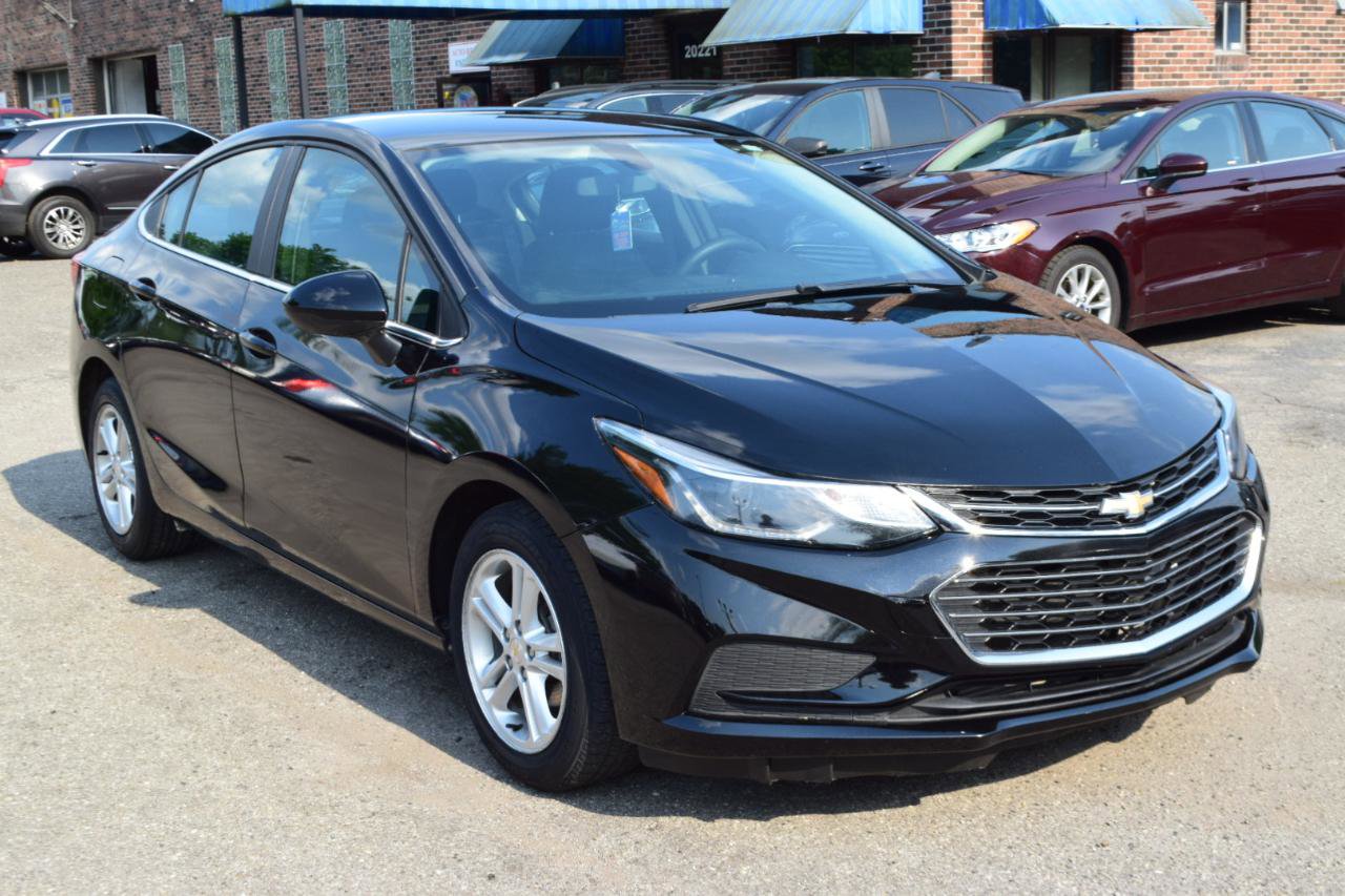 Used 2017 Chevrolet Cruze LT FWD image 4