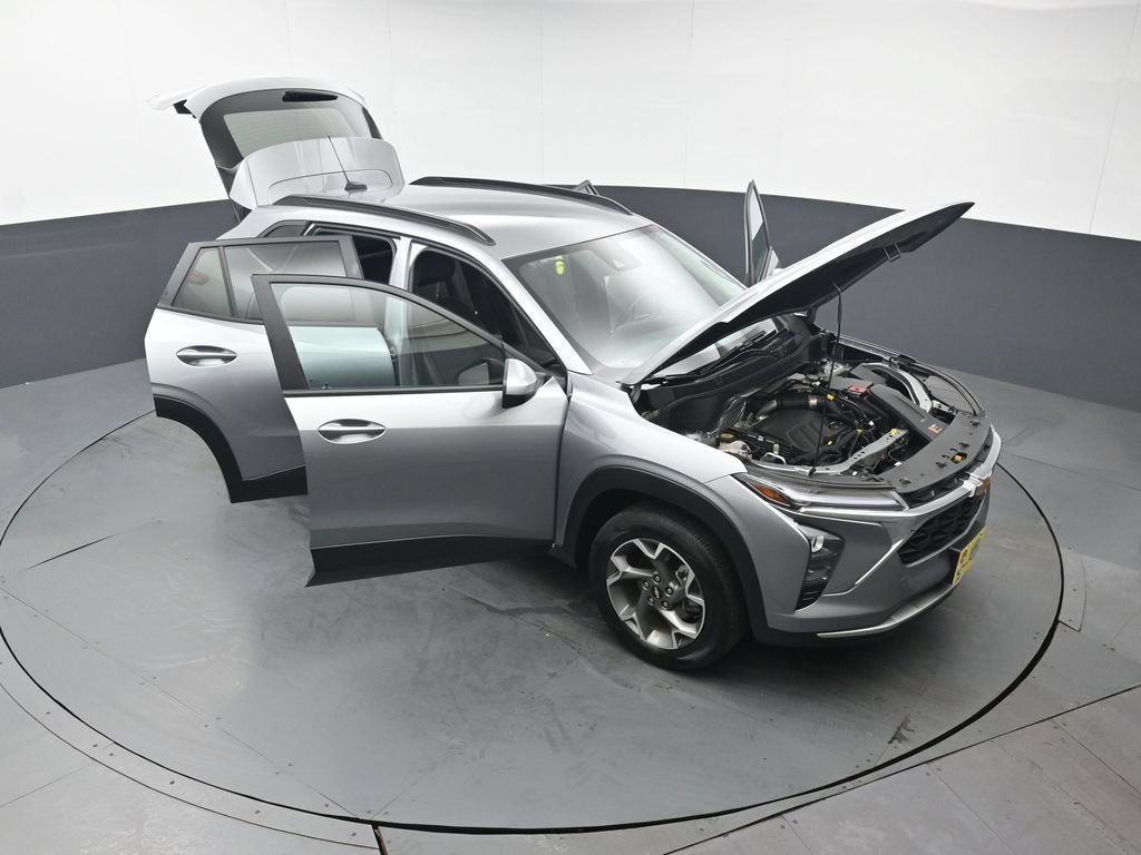 Used 2025 Chevrolet Trax LT FWD image 45