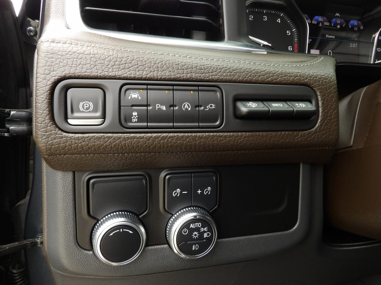 Used 2021 GMC Yukon Denali w/ Denali Premium Package image 26