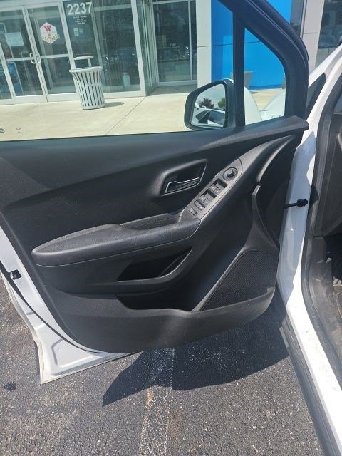 Used 2020 Chevrolet Trax LT w/ LT Convenience Package FWD image 6
