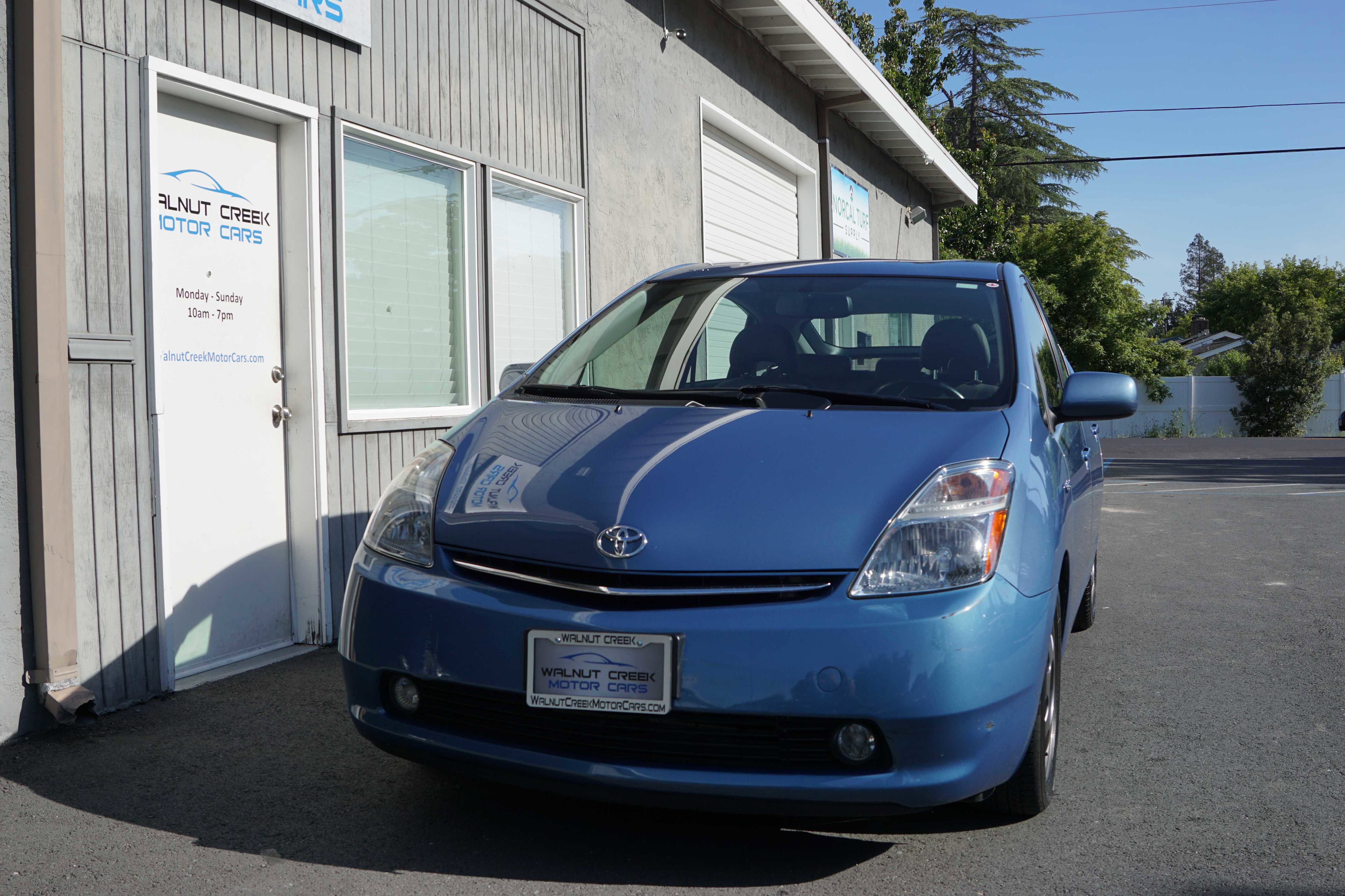 Used 2009 Toyota Prius Touring FWD image 2