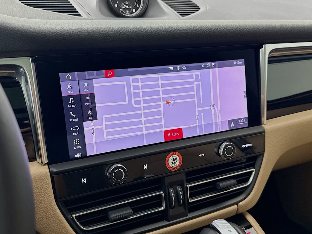 Certified 2025 Porsche Macan image 19