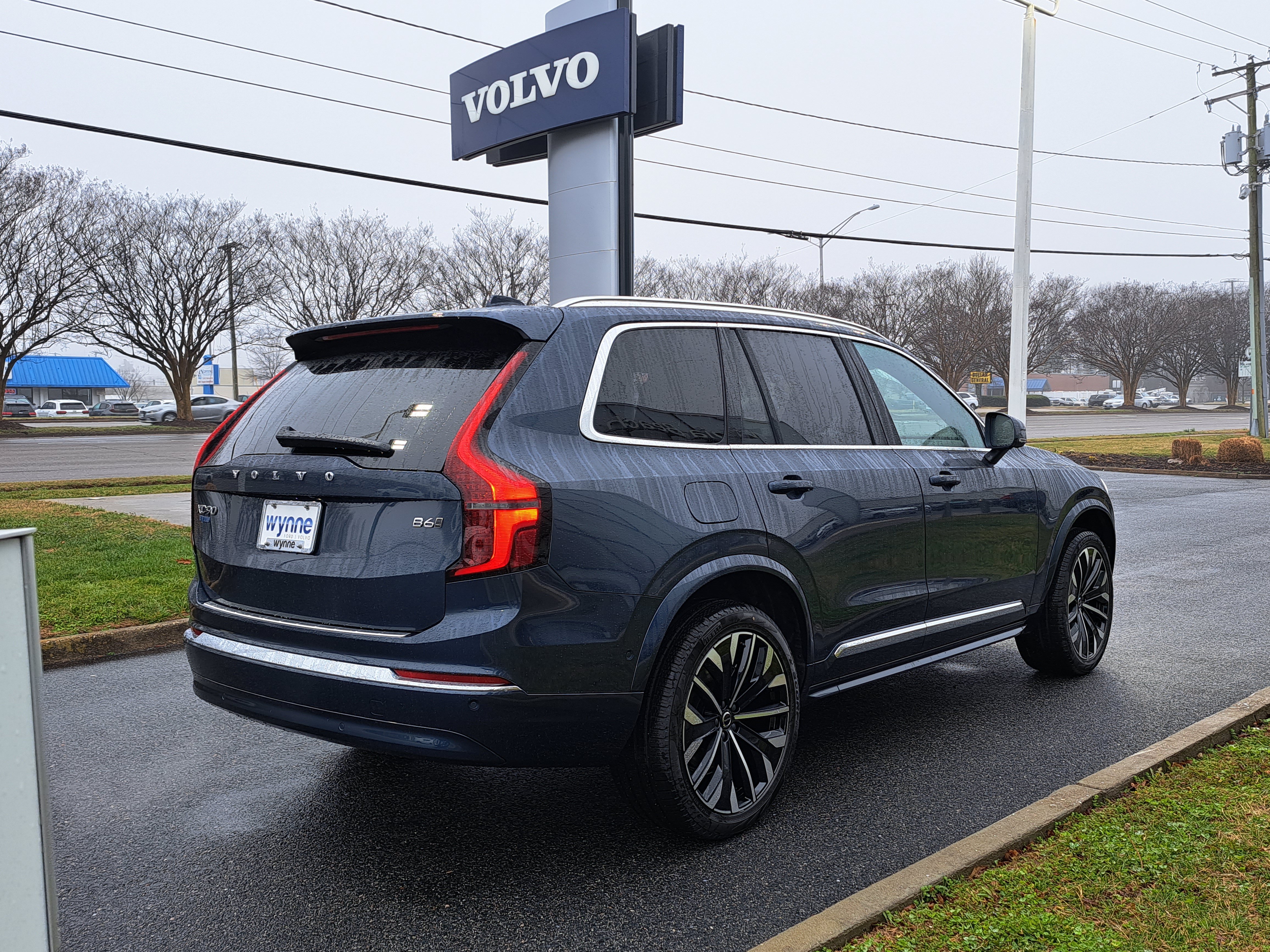 New 2026 Volvo XC90 B6 Plus w/ Protection Package Premier AWD/4WD image 3