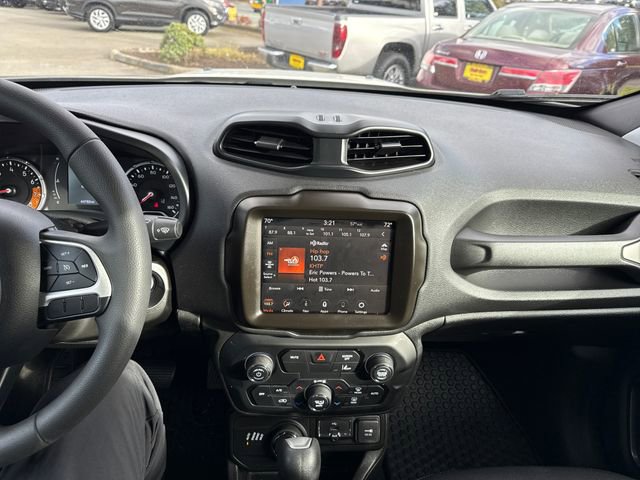 Used 2023 Jeep Renegade Latitude image 24