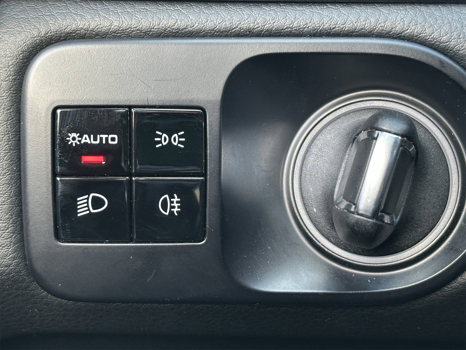 Used 2021 Porsche Cayenne S image 30