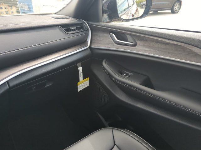 New 2027 Jeep Grand Cherokee L Limited RWD image 21