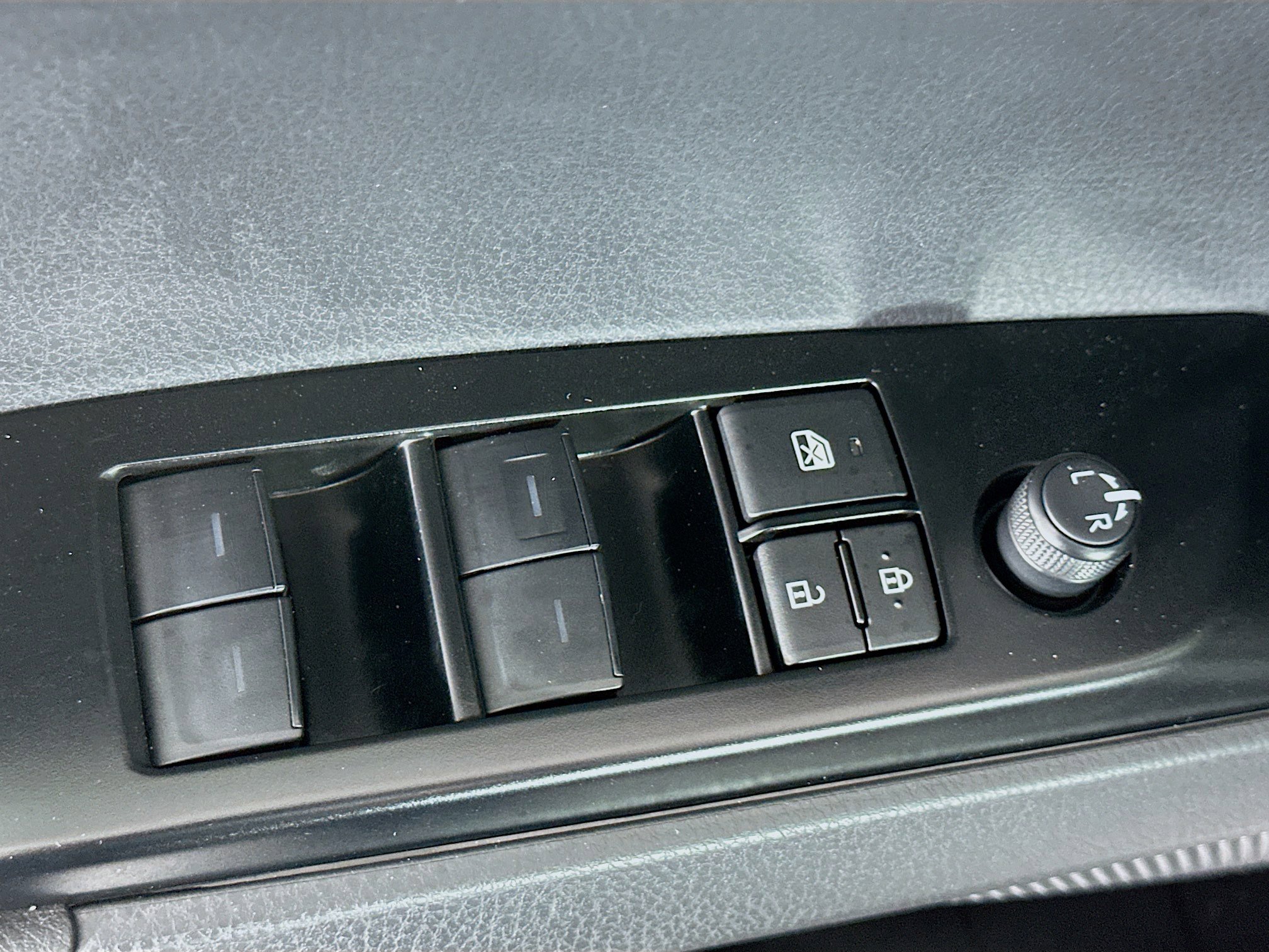 Used 2025 Toyota Camry LE w/ Convenience Package image 15