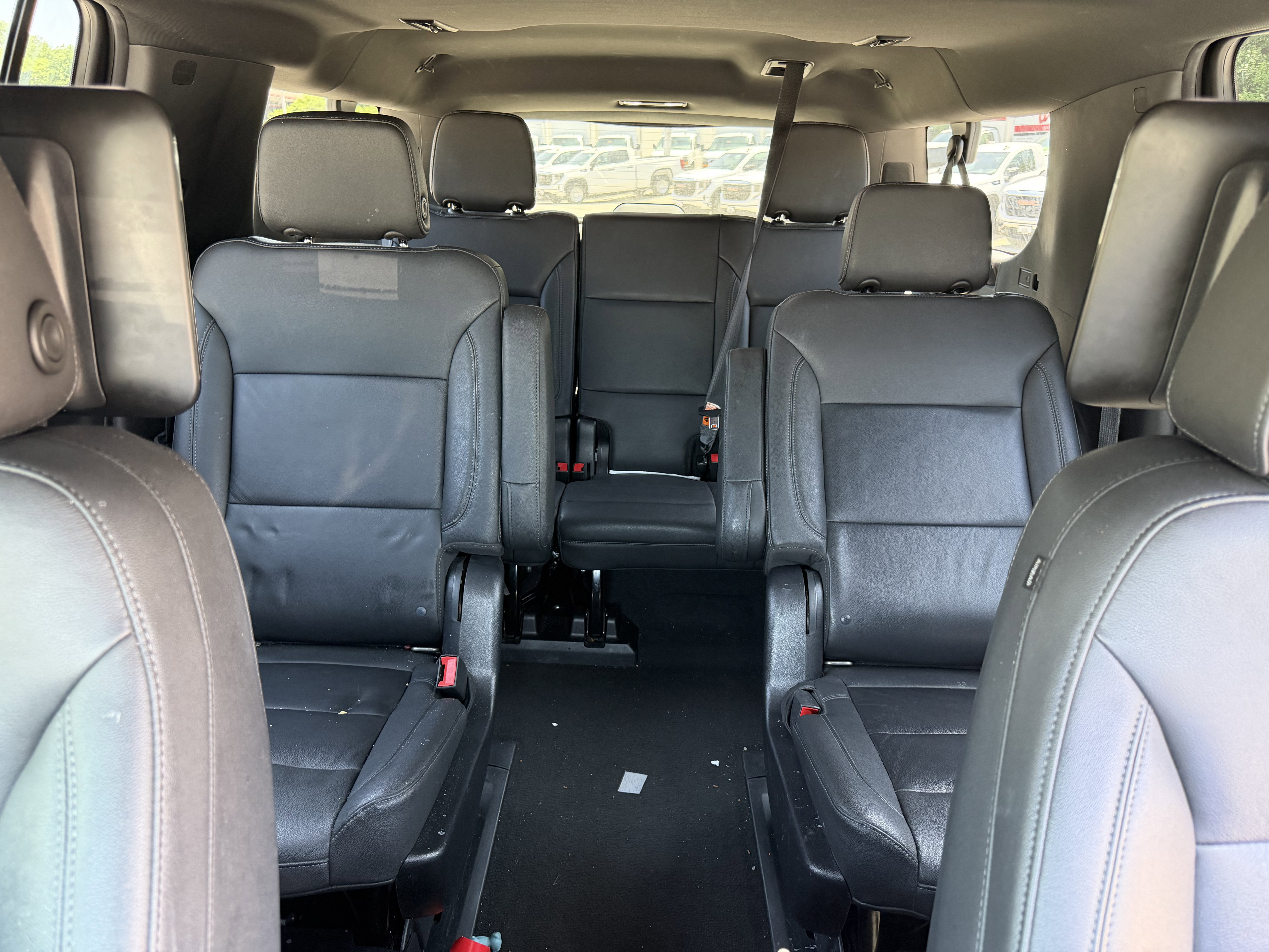 Used 2022 Chevrolet Suburban Z71 w/ Z71 Off-Road Package AWD/4WD image 17