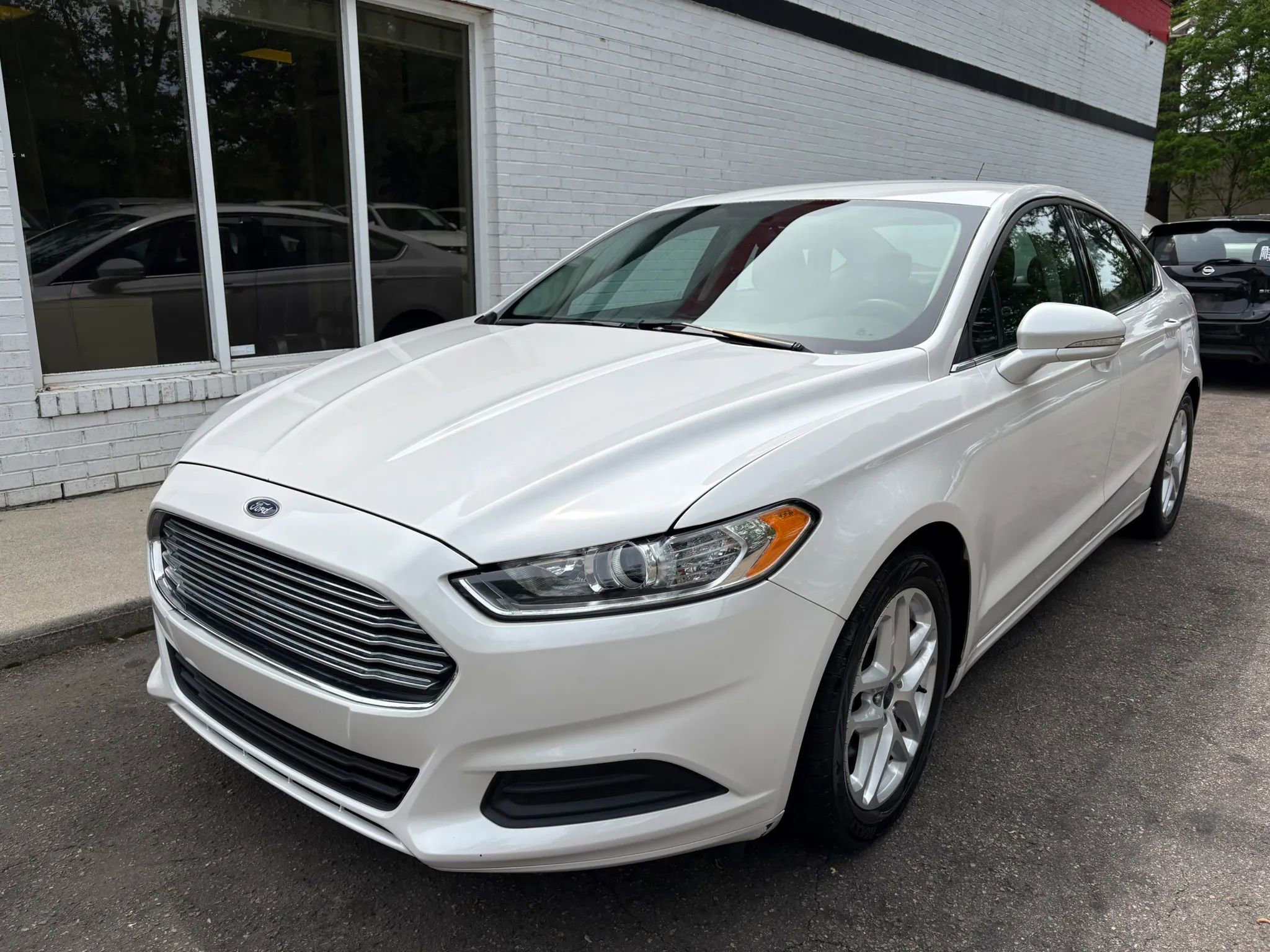 Used 2016 Ford Fusion SE image 2