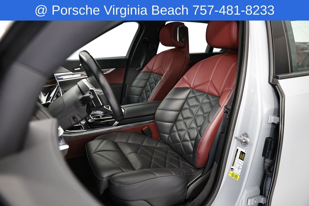 Used 2023 BMW 740i w/ Parking Assistance Package image 5