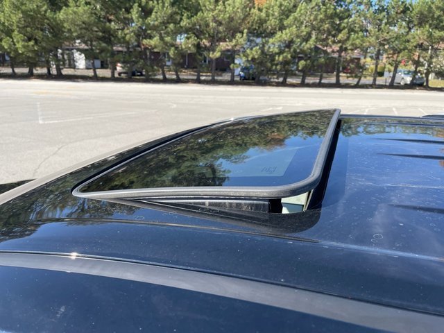 Used 2022 Toyota Sienna Limited image 23