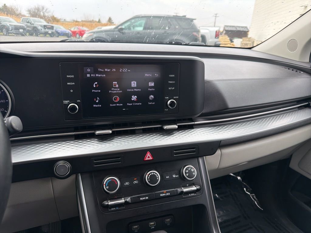 Used 2023 Kia Carnival LX image 17