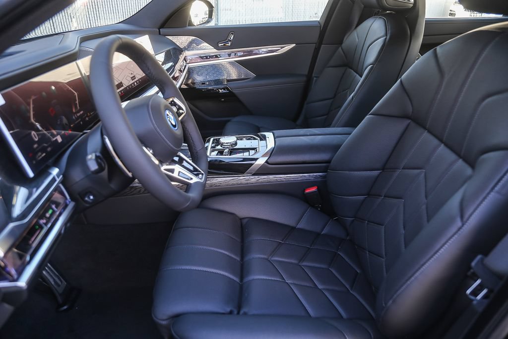 Used 2026 BMW 750e xDrive w/ Premium Package AWD/4WD image 14