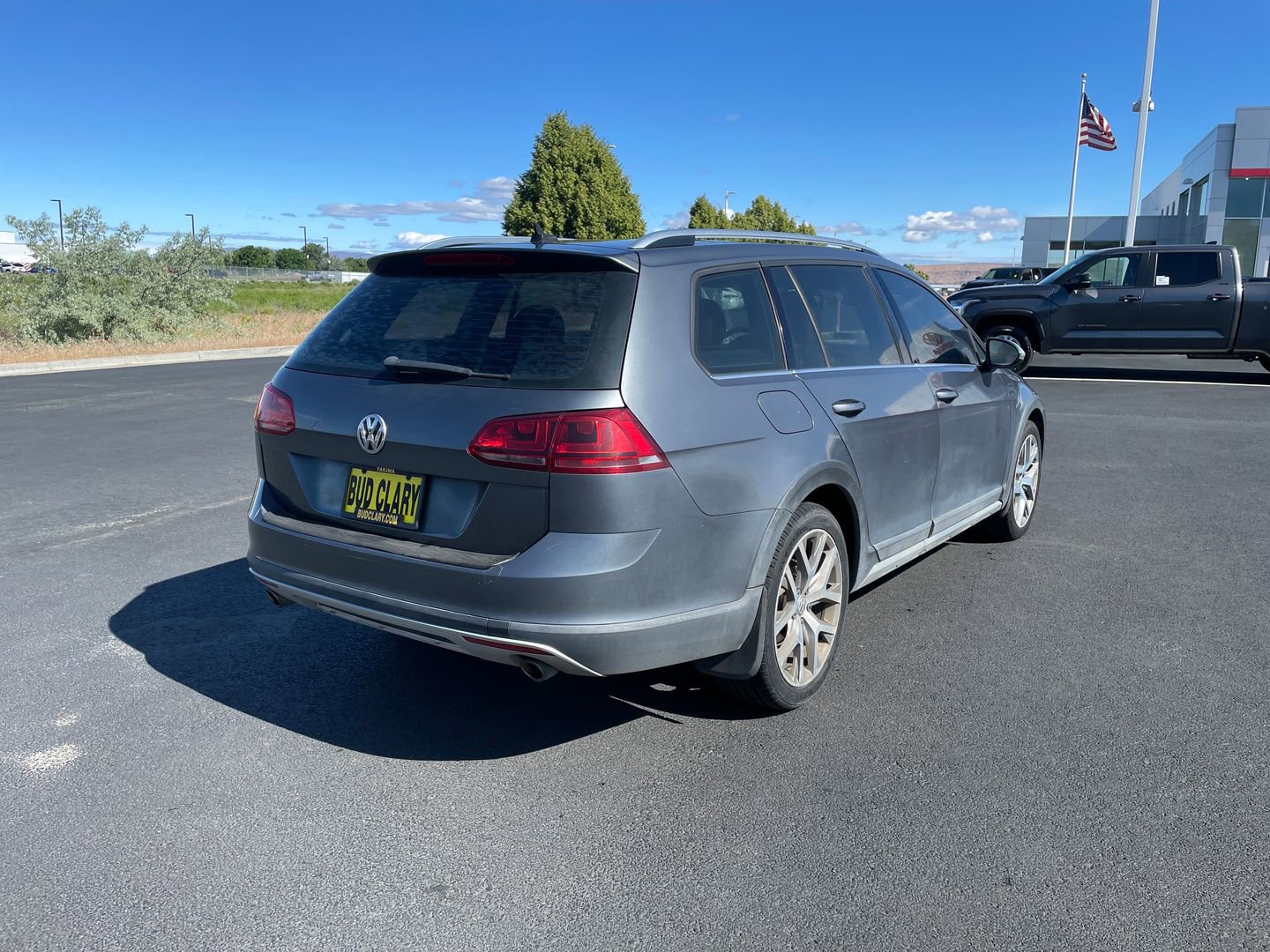 Used 2017 Volkswagen Golf Alltrack SEL AWD/4WD image 3