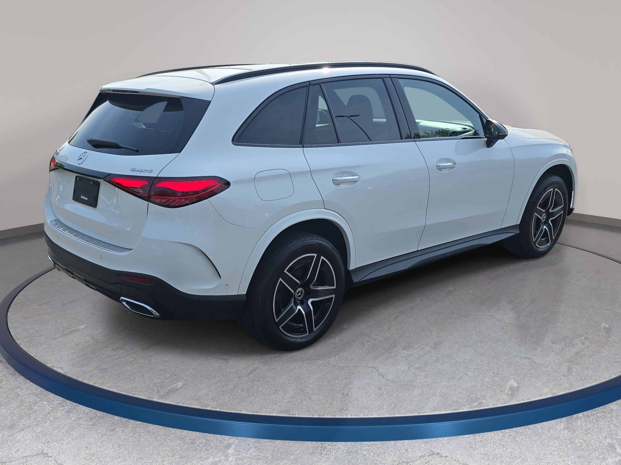 Used 2023 Mercedes-Benz GLC 300 4MATIC w/ AMG Line image 5