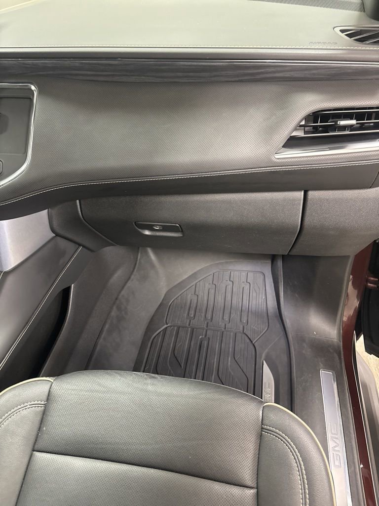 Used 2023 GMC Yukon SLT w/ SLT Luxury Package image 28