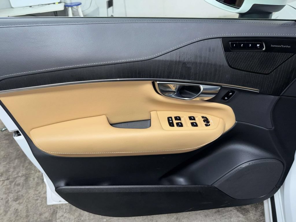 Used 2025 Volvo XC90 B6 Ultra AWD/4WD image 20