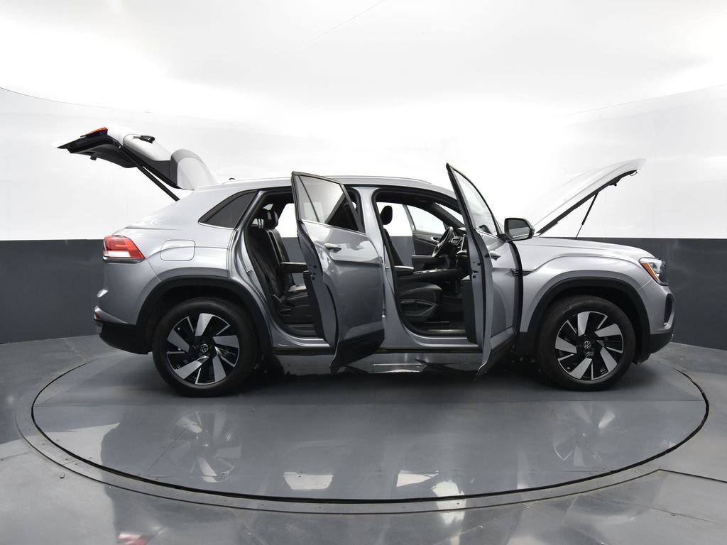 Used 2024 Volkswagen Atlas Cross Sport SE image 48