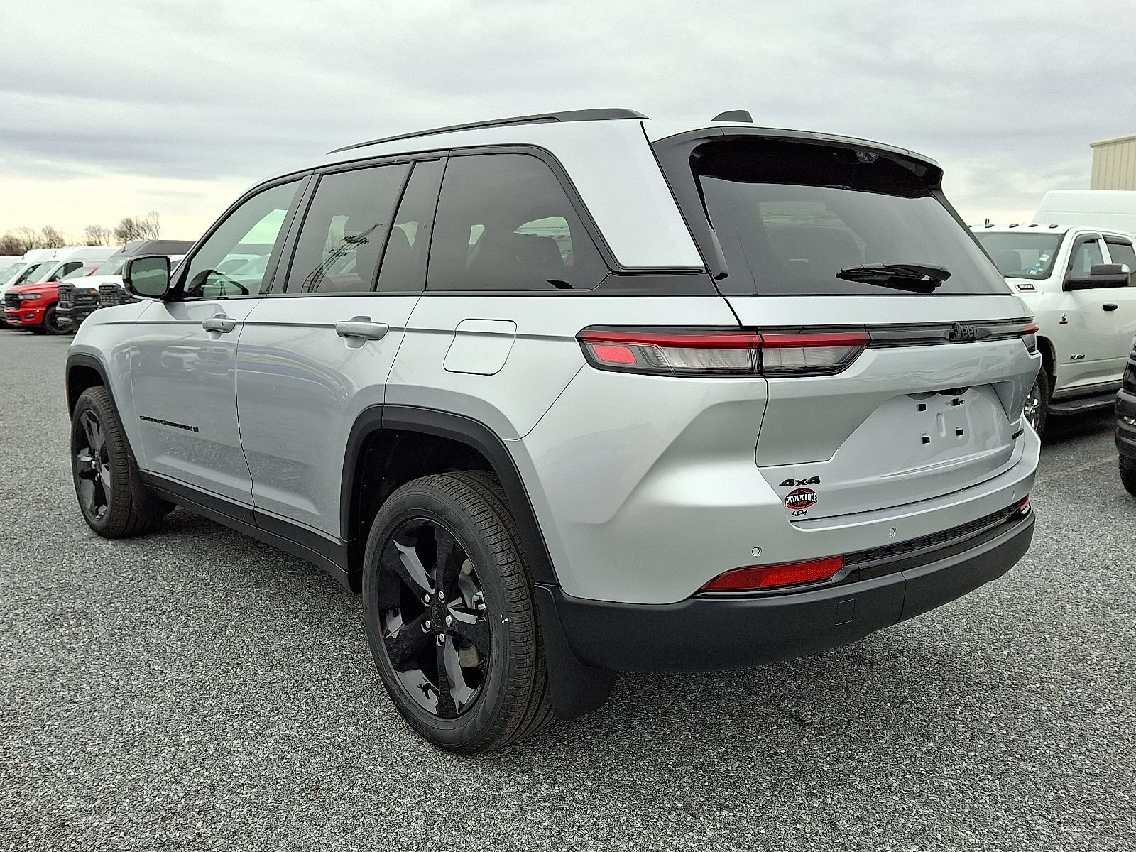New 2025 Jeep Grand Cherokee Limited w/ Luxury Tech Group II AWD/4WD image 3
