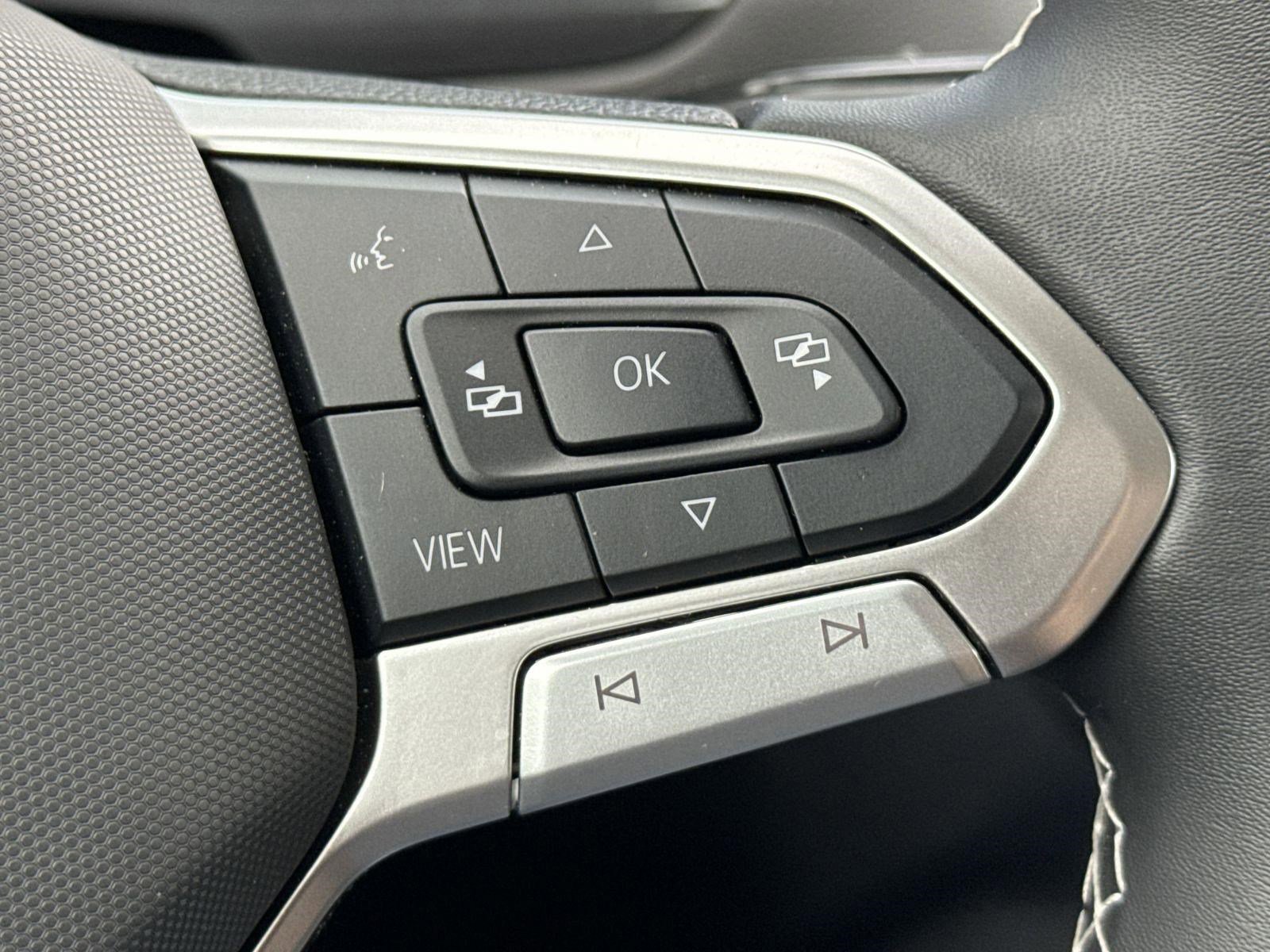 Used 2024 Volkswagen Tiguan SE image 24