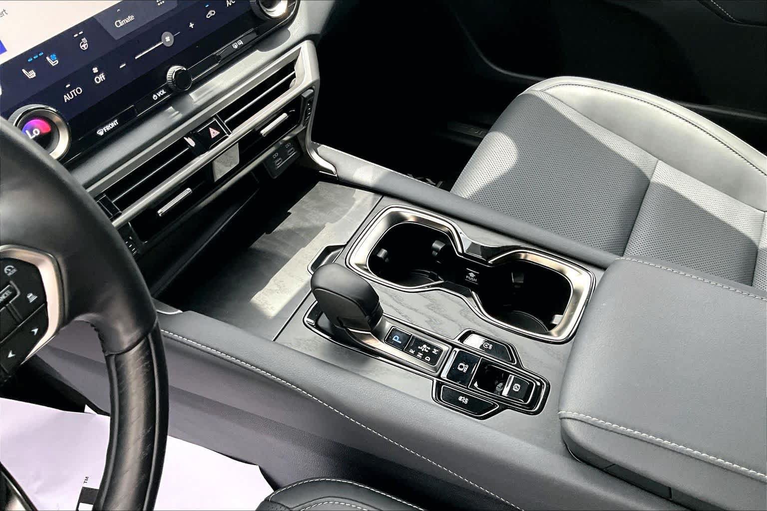 Used 2025 Lexus RX 350 Premium w/ Accessory Package (Z1) FWD image 17