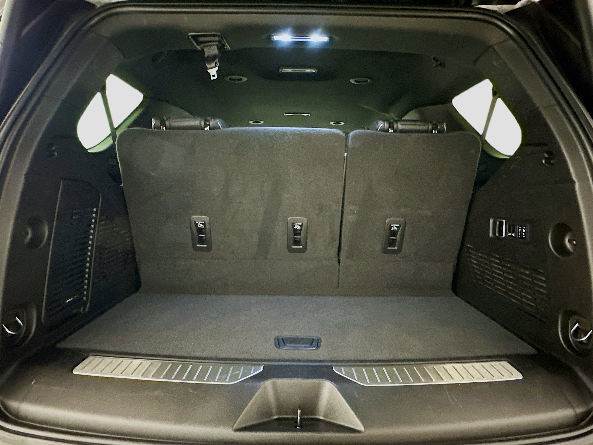 Used 2024 Chevrolet Tahoe Premier image 31