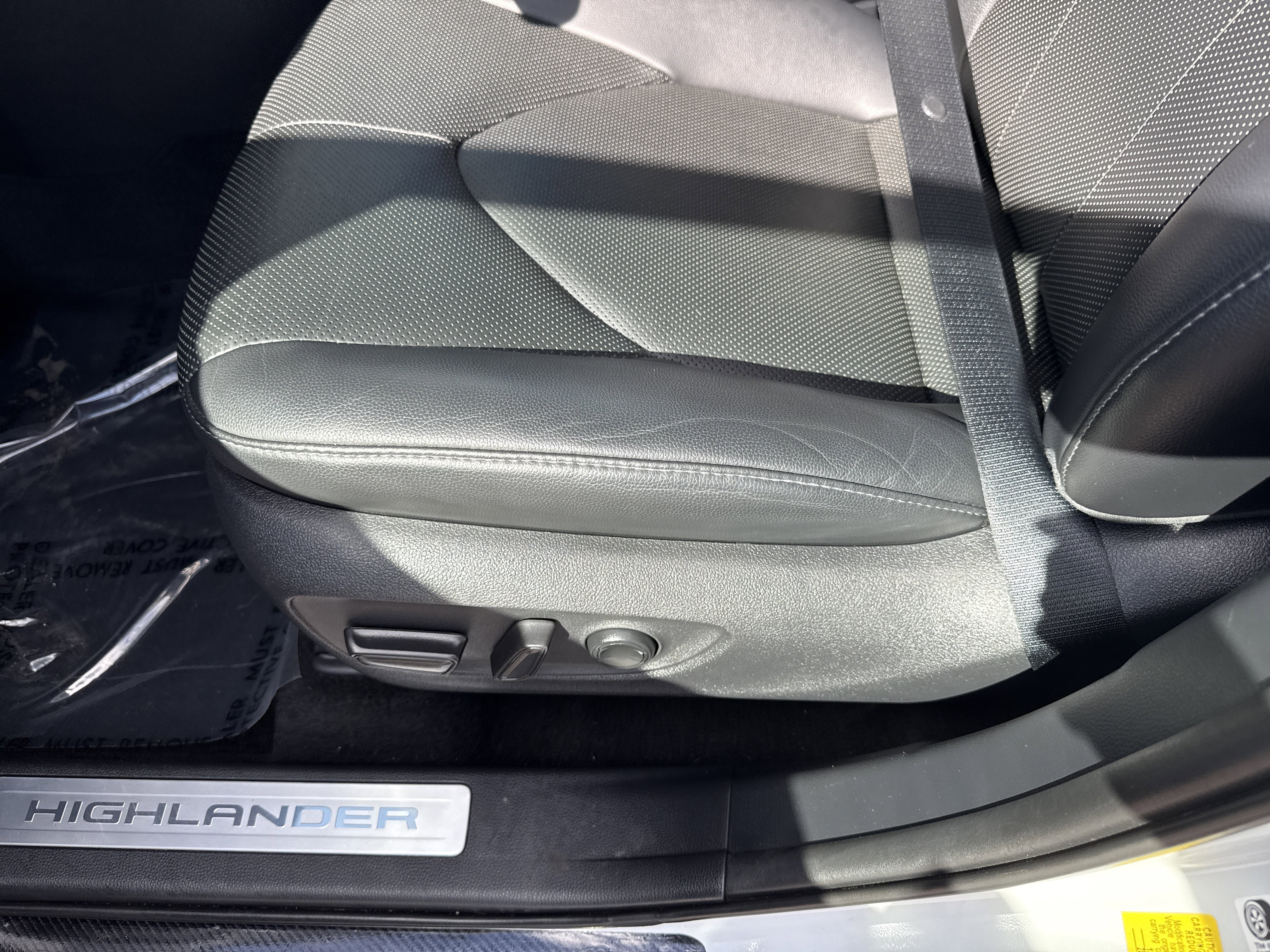 Used 2020 Toyota Highlander Limited image 19