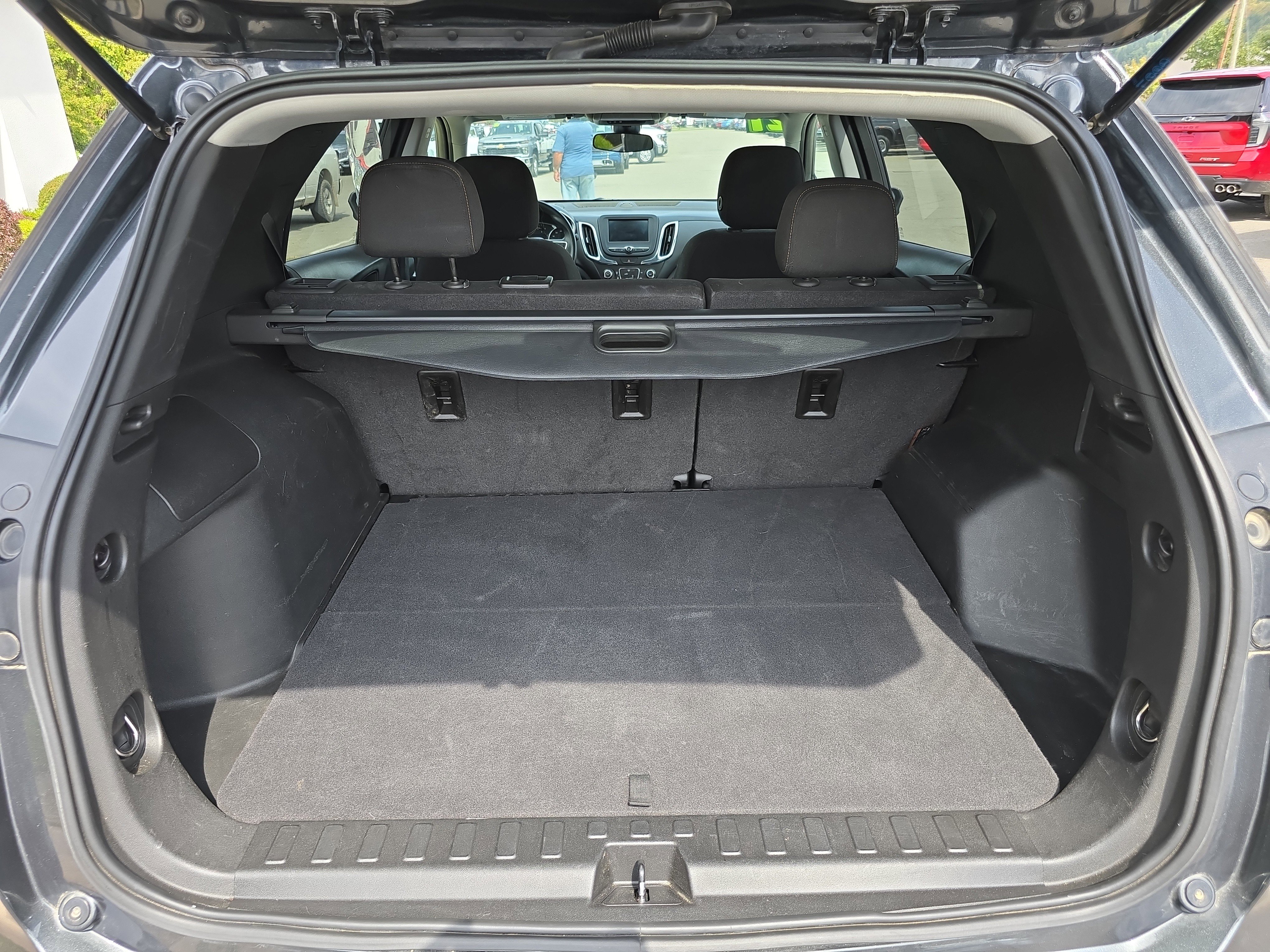 Used 2021 Chevrolet Equinox LT w/ LPO, Cargo Package image 5