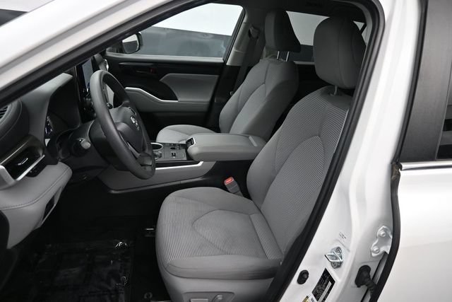 Used 2023 Toyota Highlander L FWD image 19