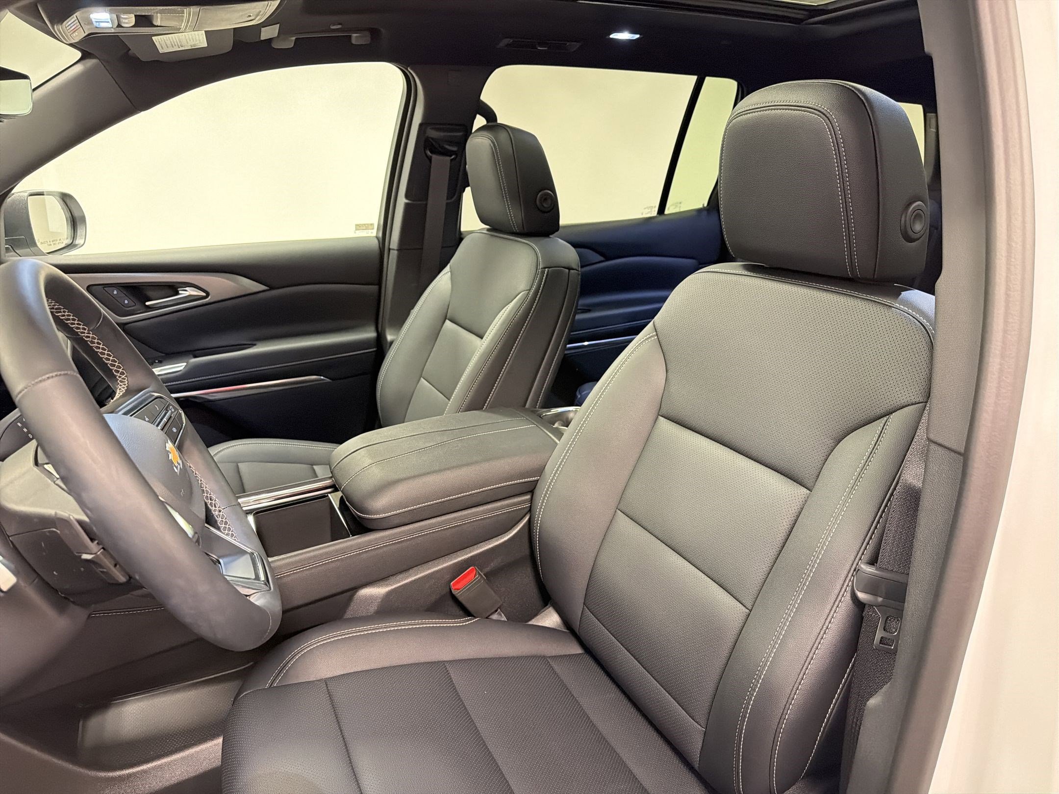 New 2026 Chevrolet Traverse LT w/ Sun and Wheel Package image 5