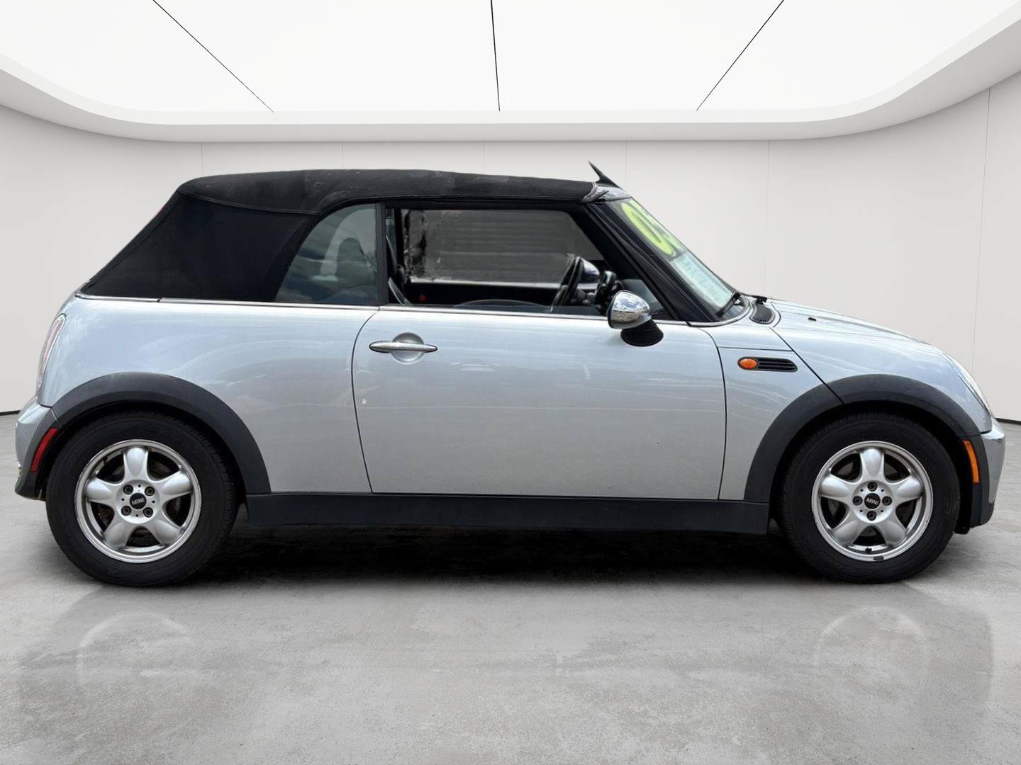 Used 2005 MINI Cooper Convertible FWD image 9