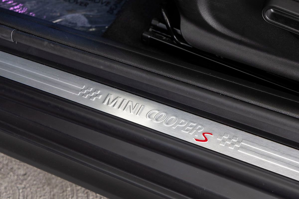 Used 2020 MINI Cooper S w/ Signature Upholstery Package image 27