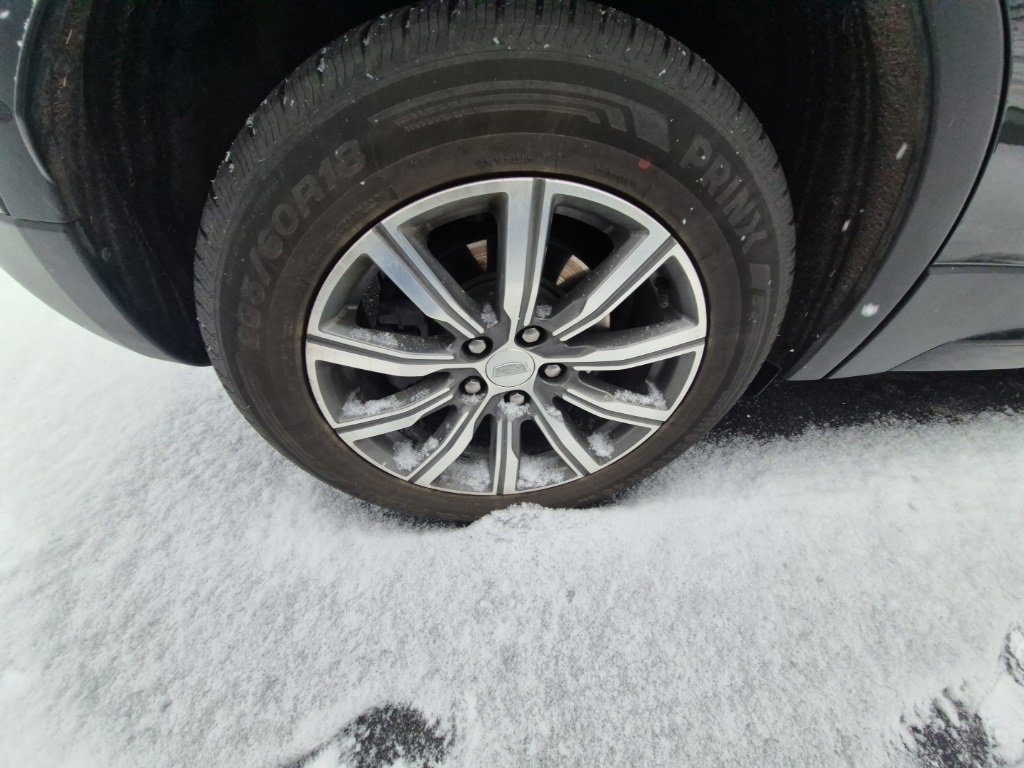 Used 2019 Cadillac XT4 Sport w/ Enhanced Visibility Package image 9