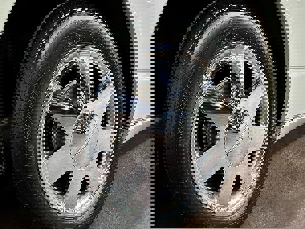 Used 2002 Ford Thunderbird Deluxe image 25