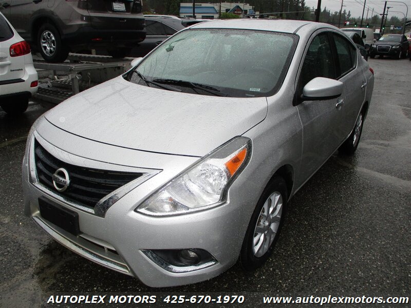 Used 2018 Nissan Versa SV w/ SV Special Edition Package FWD image 3