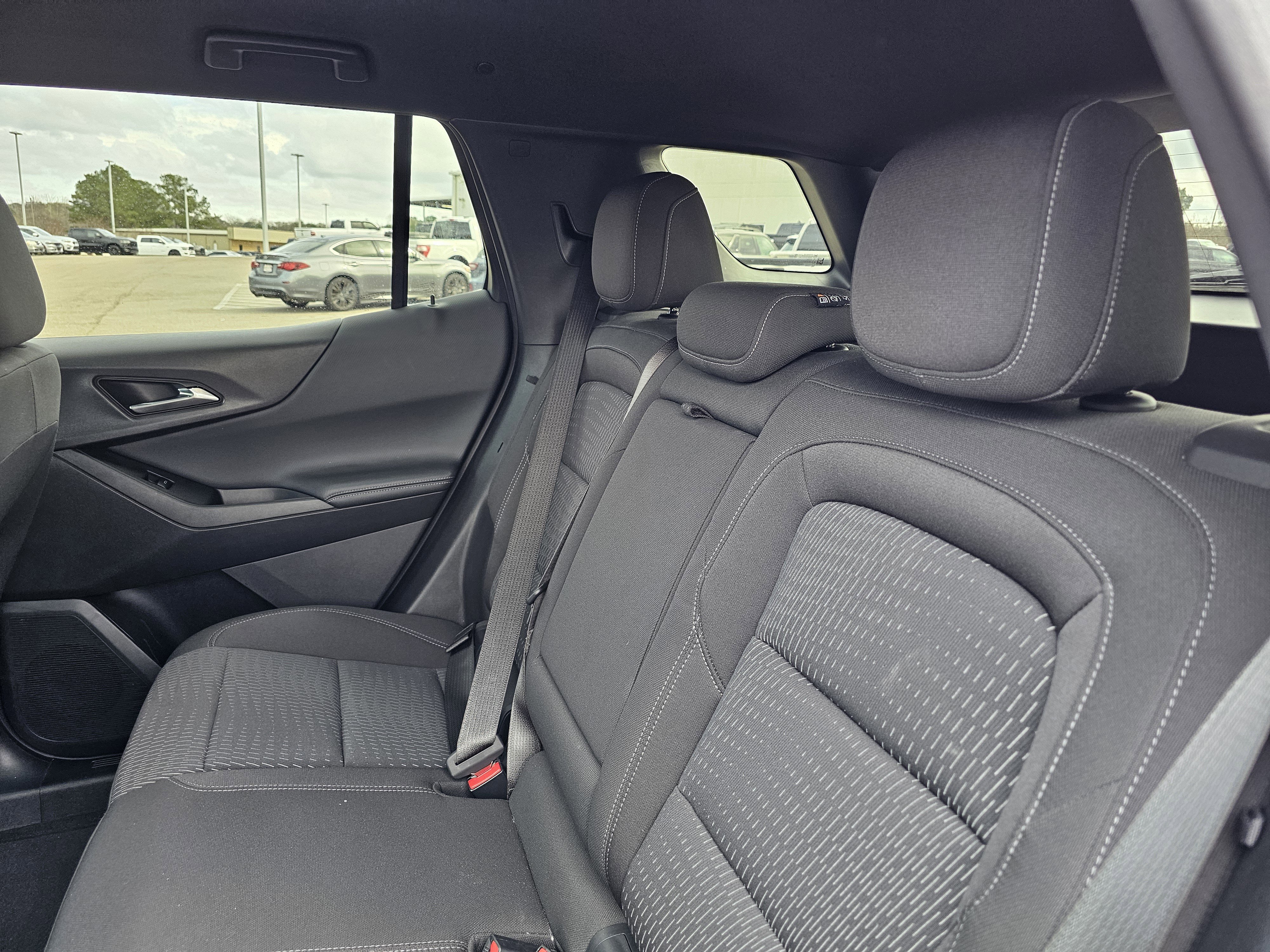 Used 2025 Chevrolet Equinox LT image 32