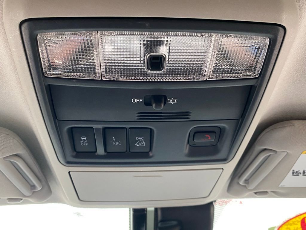 Used 2020 Toyota 4Runner SR5 AWD/4WD image 22