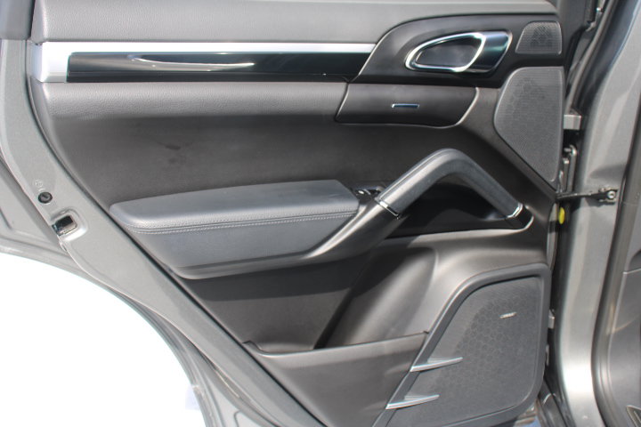 Used 2016 Porsche Cayenne AWD/4WD image 13