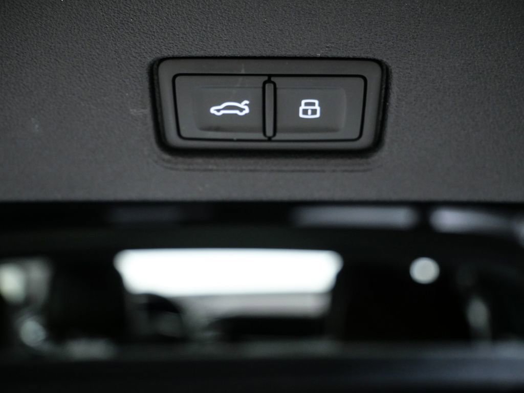 Used 2025 Audi Q4 e-tron Premium Plus w/ Premium Plus image 29
