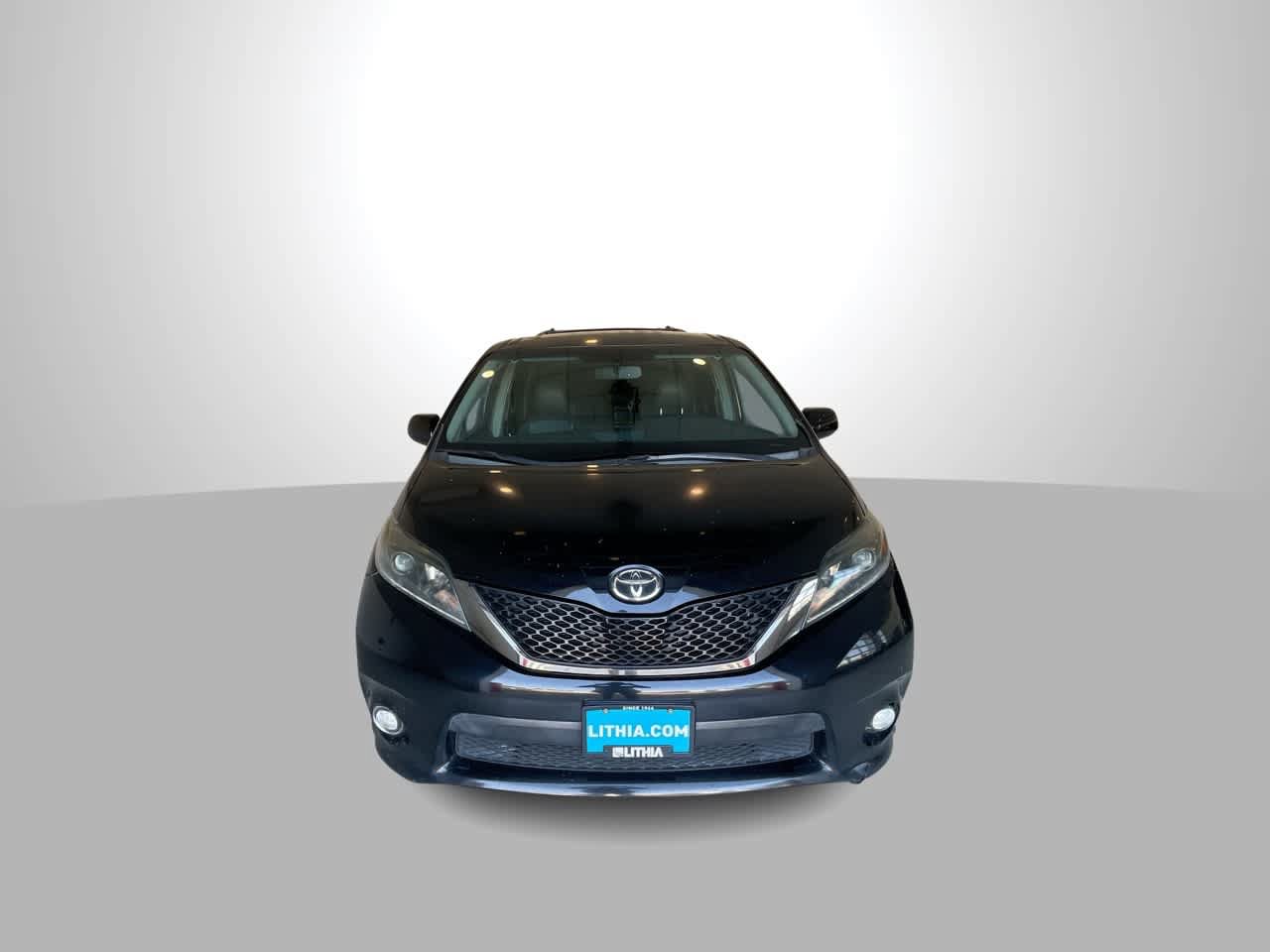 Used 2015 Toyota Sienna SE FWD image 3