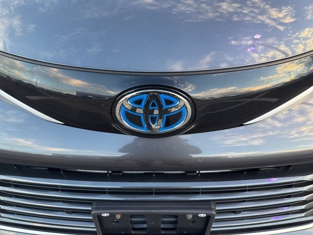 Used 2025 Toyota Sienna Limited image 4
