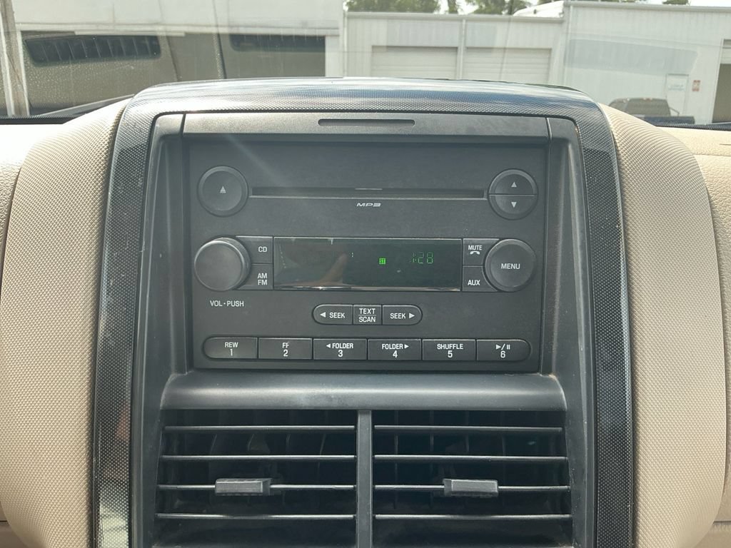 Used 2006 Ford Explorer XLT RWD image 26